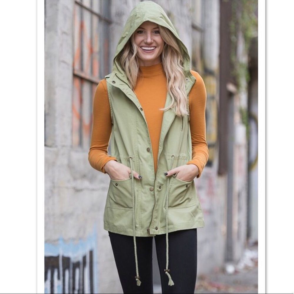 ZENANA SAGE UTILITY HOODIE VEST SIZE SMALL & MEDIUM NWT